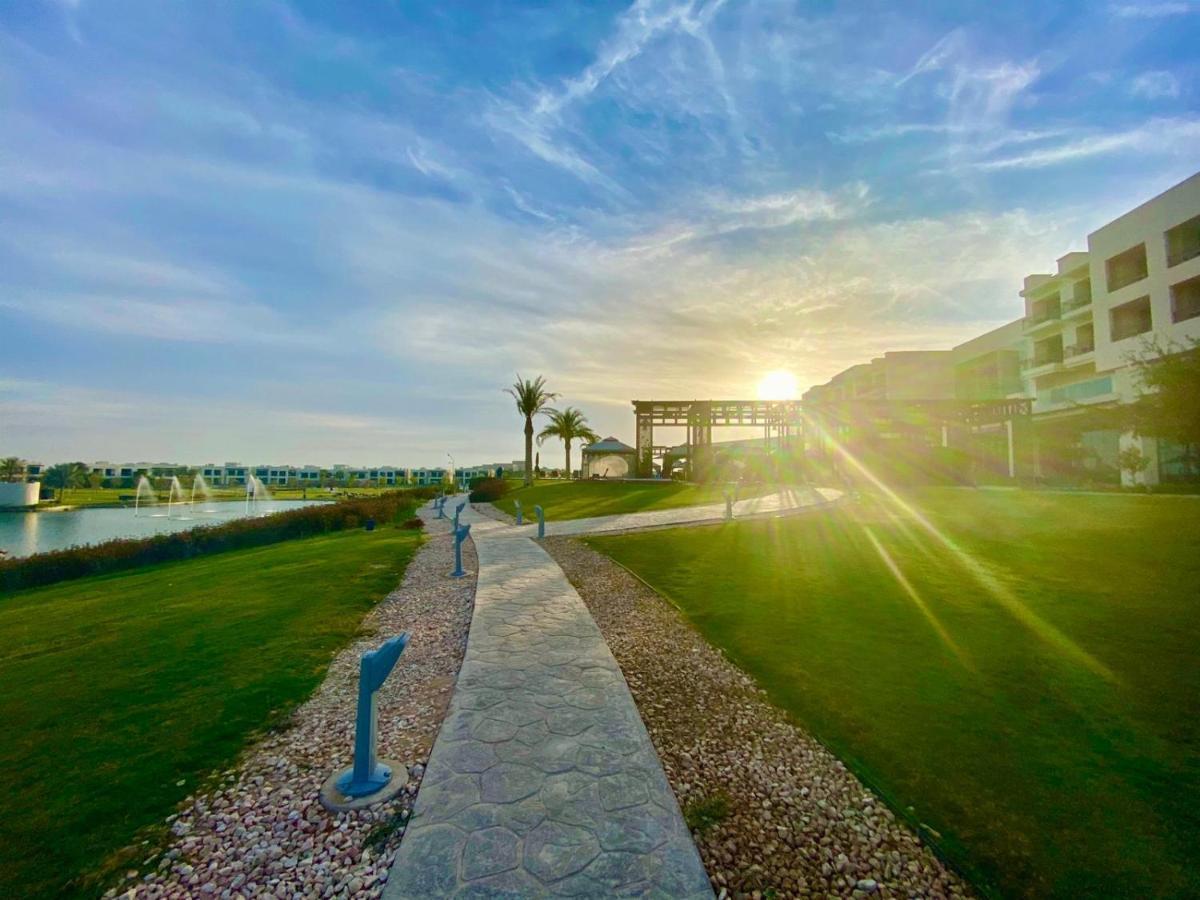 Retaj Salwa Resort & Spa Doha Eksteriør billede Sunrise at the Al-Shaqra residential complex