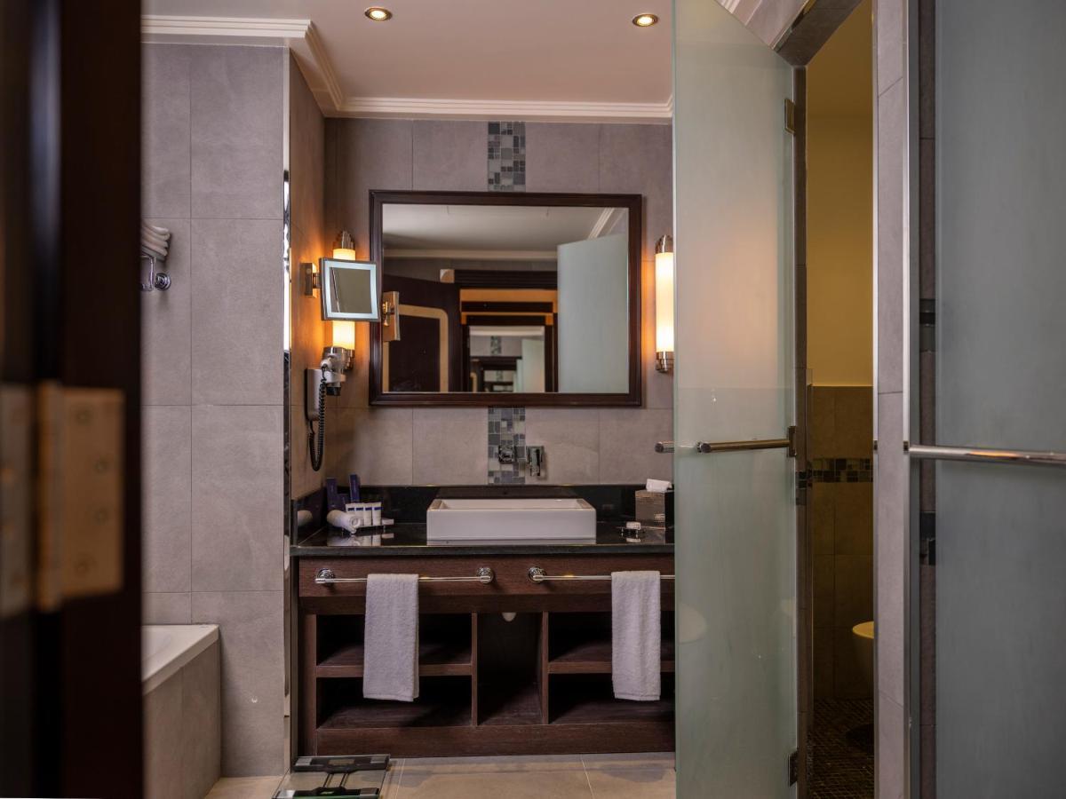Retaj Salwa Resort & Spa Doha Eksteriør billede Bathroom