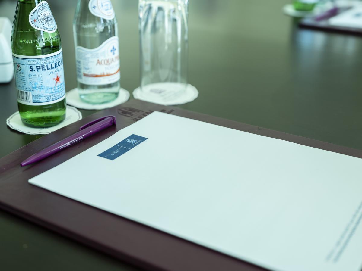 Retaj Salwa Resort & Spa Doha Eksteriør billede A meeting folder