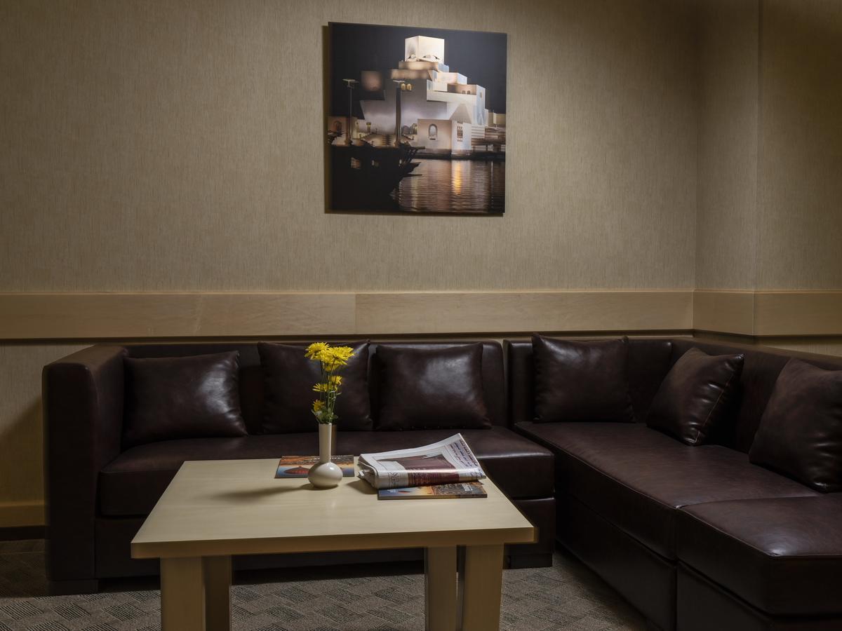 Retaj Salwa Resort & Spa Doha Eksteriør billede A lounge at the airport