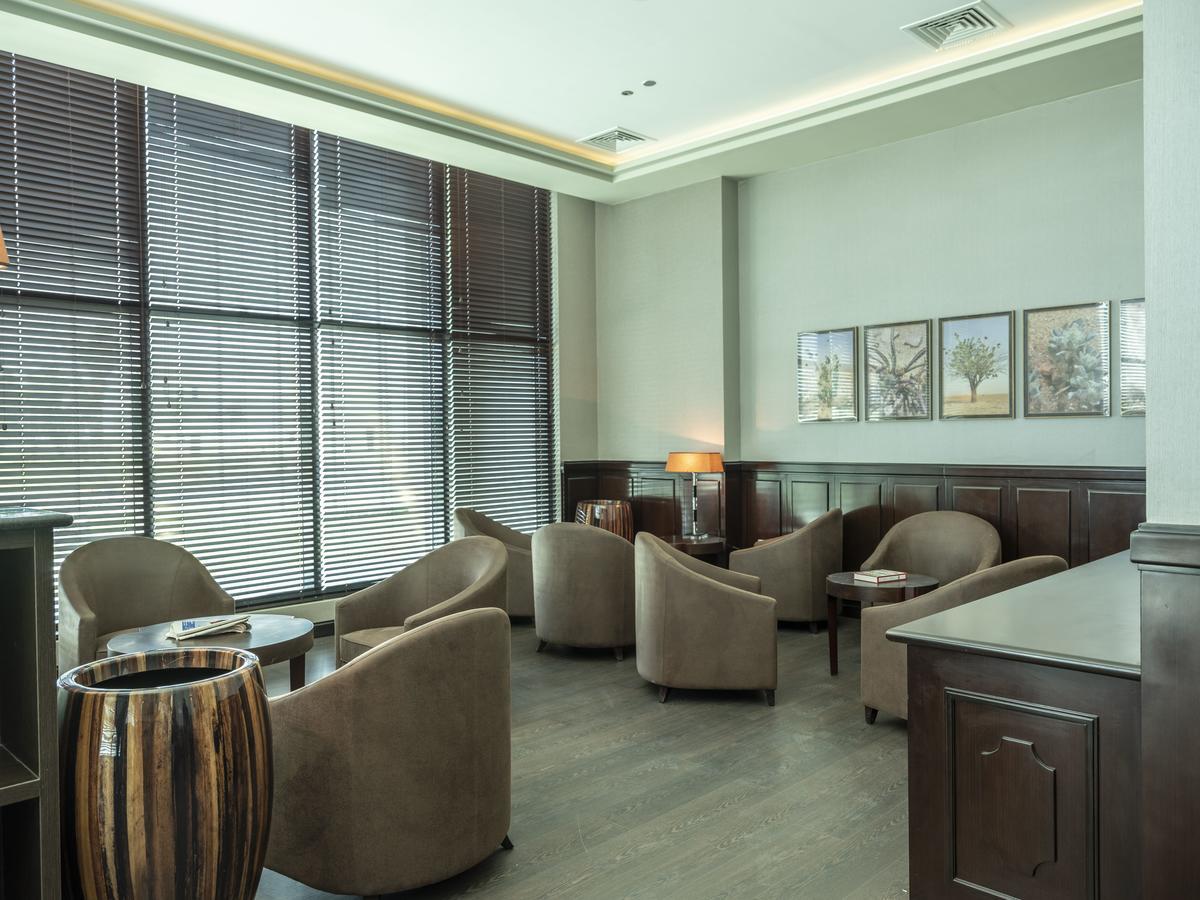 Retaj Salwa Resort & Spa Doha Eksteriør billede The lounge at the airport
