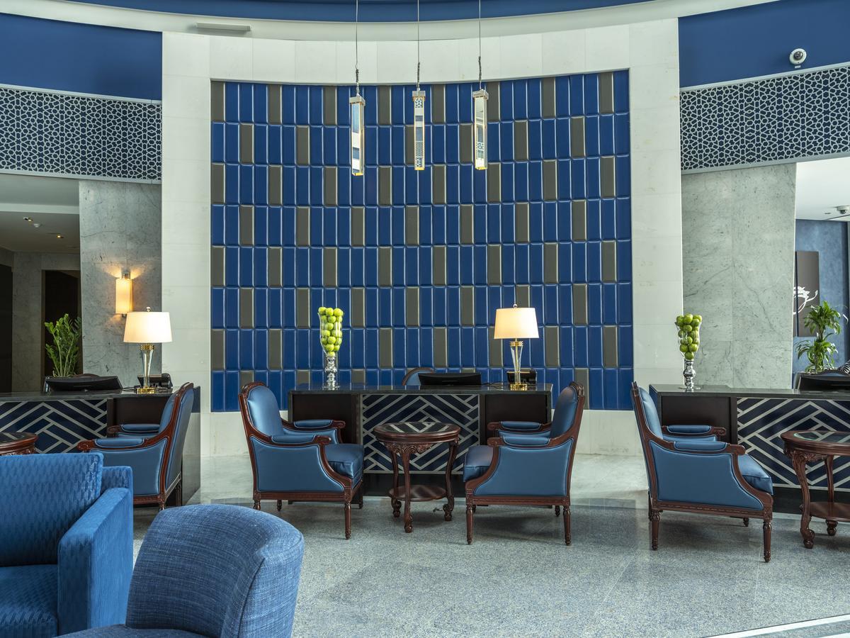 Retaj Salwa Resort & Spa Doha Eksteriør billede The lobby of the hotel
