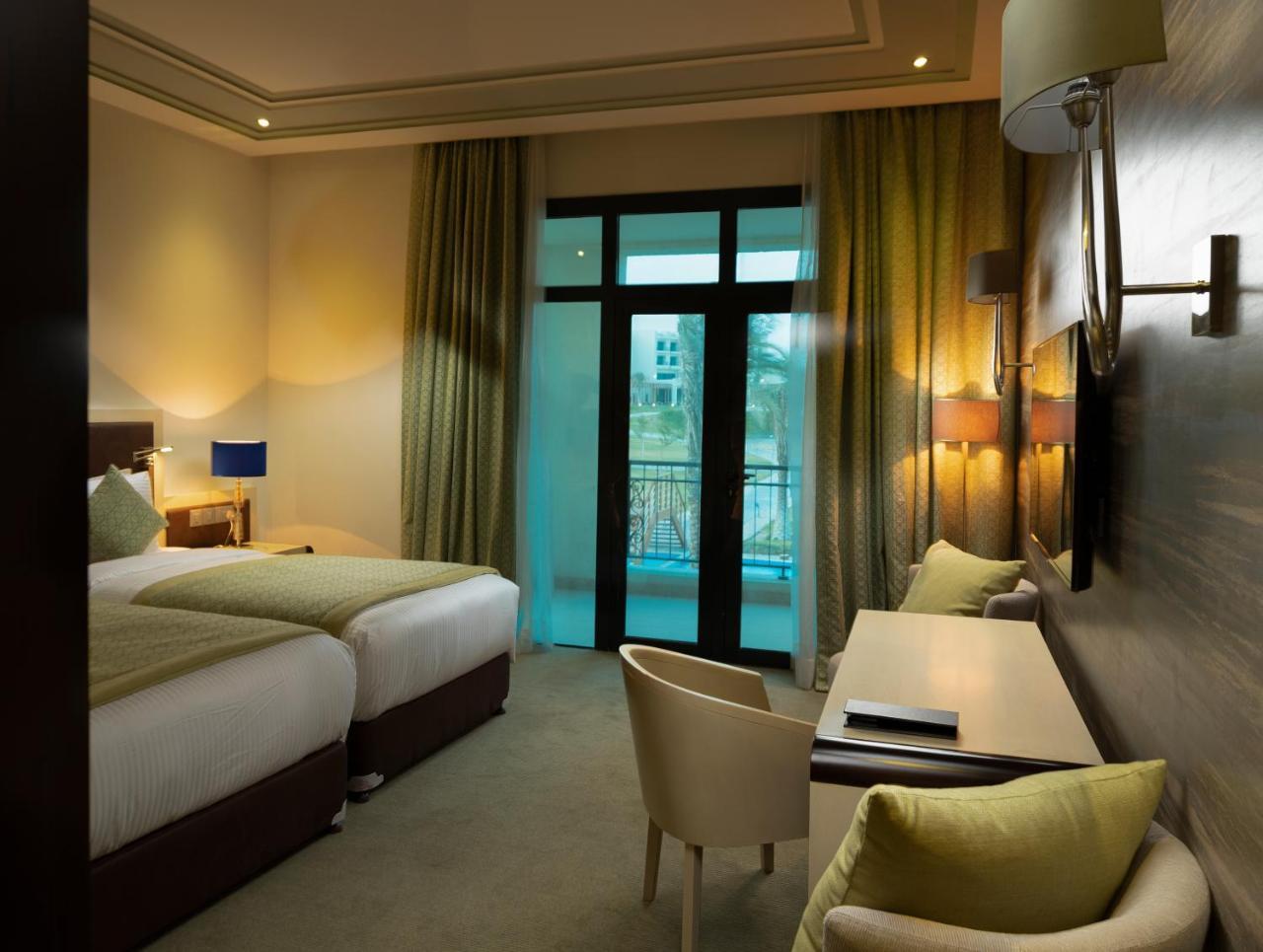 Retaj Salwa Resort & Spa Doha Eksteriør billede A room at the hotel