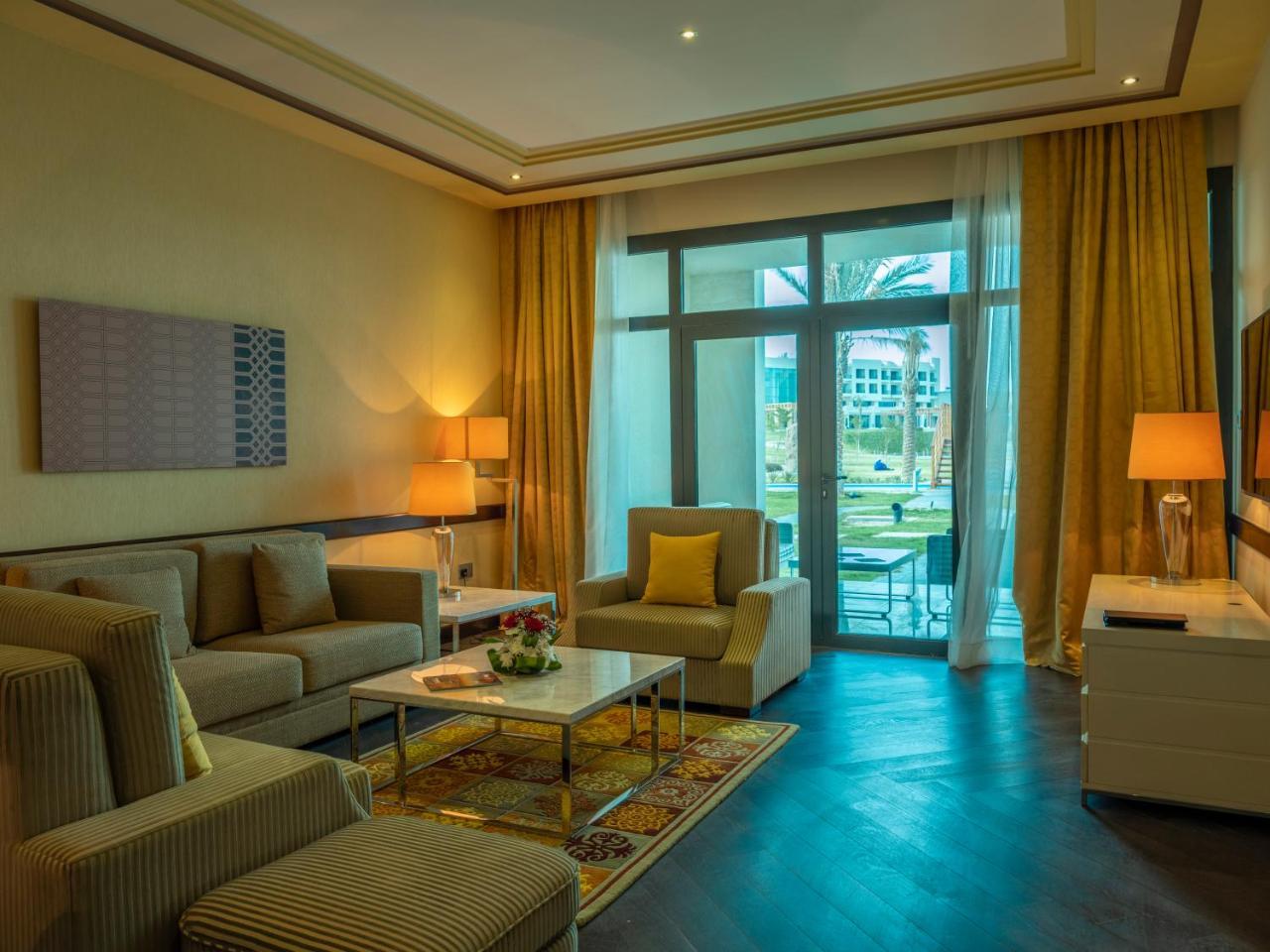 Retaj Salwa Resort & Spa Doha Eksteriør billede A living room at the hotel