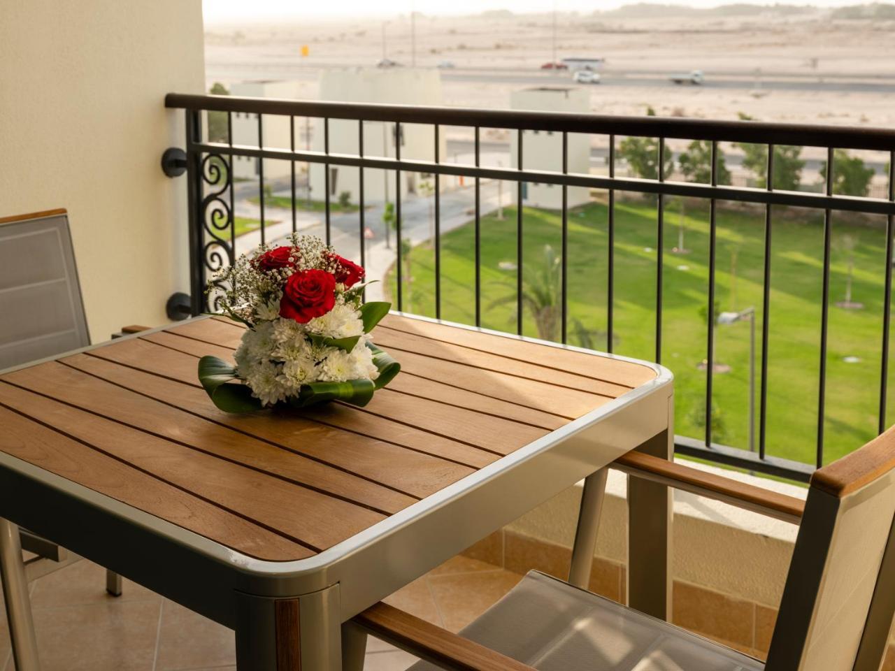 Retaj Salwa Resort & Spa Doha Eksteriør billede A balcony