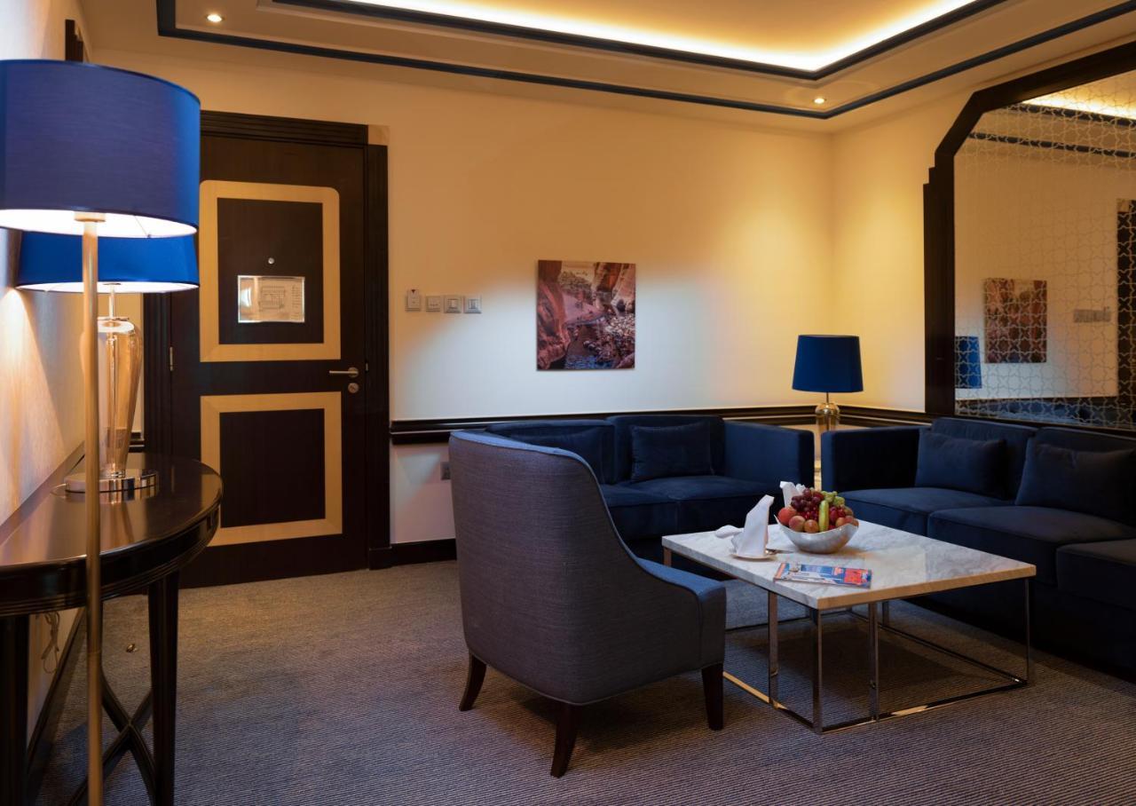 Retaj Salwa Resort & Spa Al Rayyan Eksteriør billede A suite at the hotel