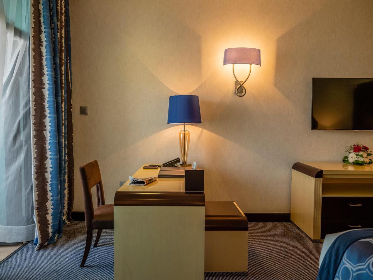 Retaj Salwa Resort & Spa Doha Eksteriør billede A room at the hotel